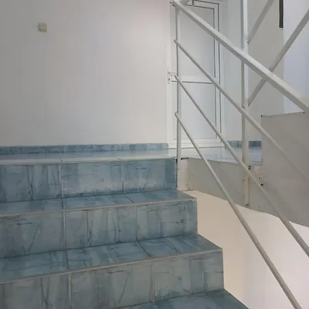 Mia Gazde/Camere de închiriat *