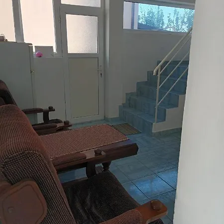 Mia Gazde/Camere de închiriat *